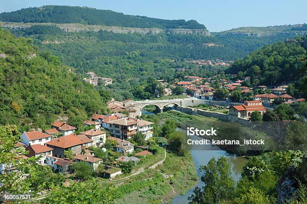 Foto de Veliko Tarnovo Velho Panorama Da Tsarevets Hill Bulgária e mais fotos de stock de Adulação