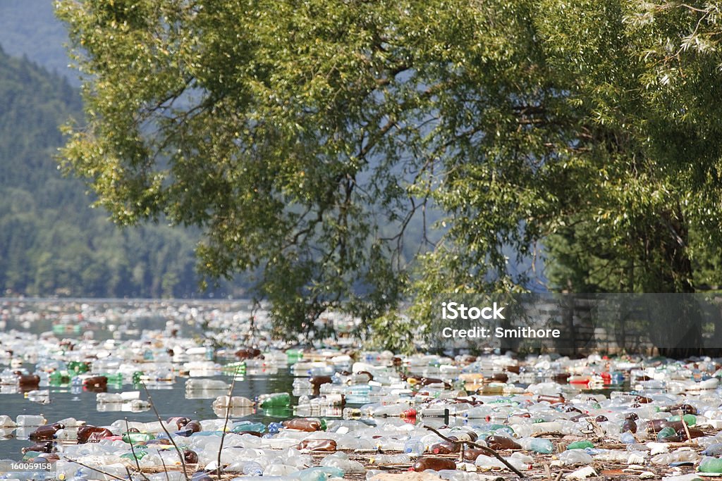 Wasserverschmutzung - Lizenzfrei Auf dem Wasser treiben Stock-Foto