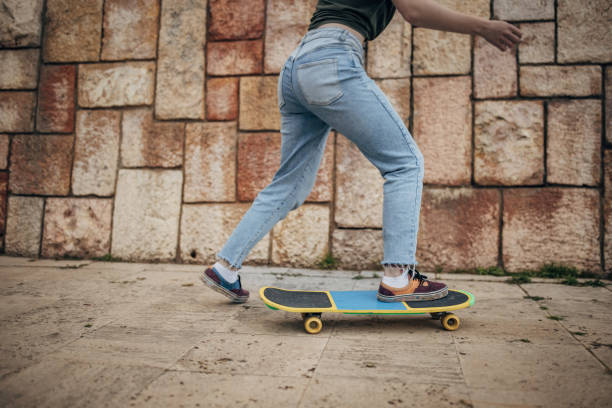 istock Young woman riding skateboard 1600735925