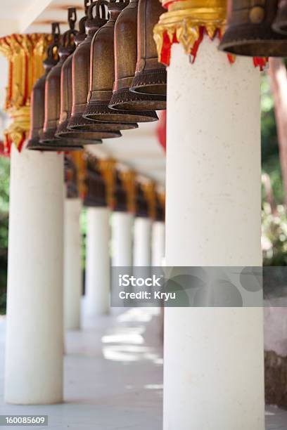 Bells In Einem Alten Buddhistischen Tempel Stockfoto und mehr Bilder von Antiquität - Antiquität, Arrangieren, Asien