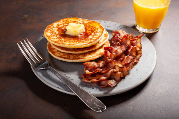 sweet pancakes with butter and bacon. traditional american breakfast - norway maple imagens e fotografias de stock