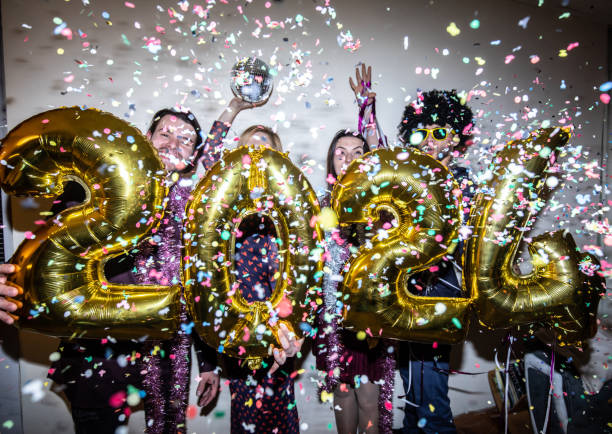 istock Friends and 2024 balloons 1600927549