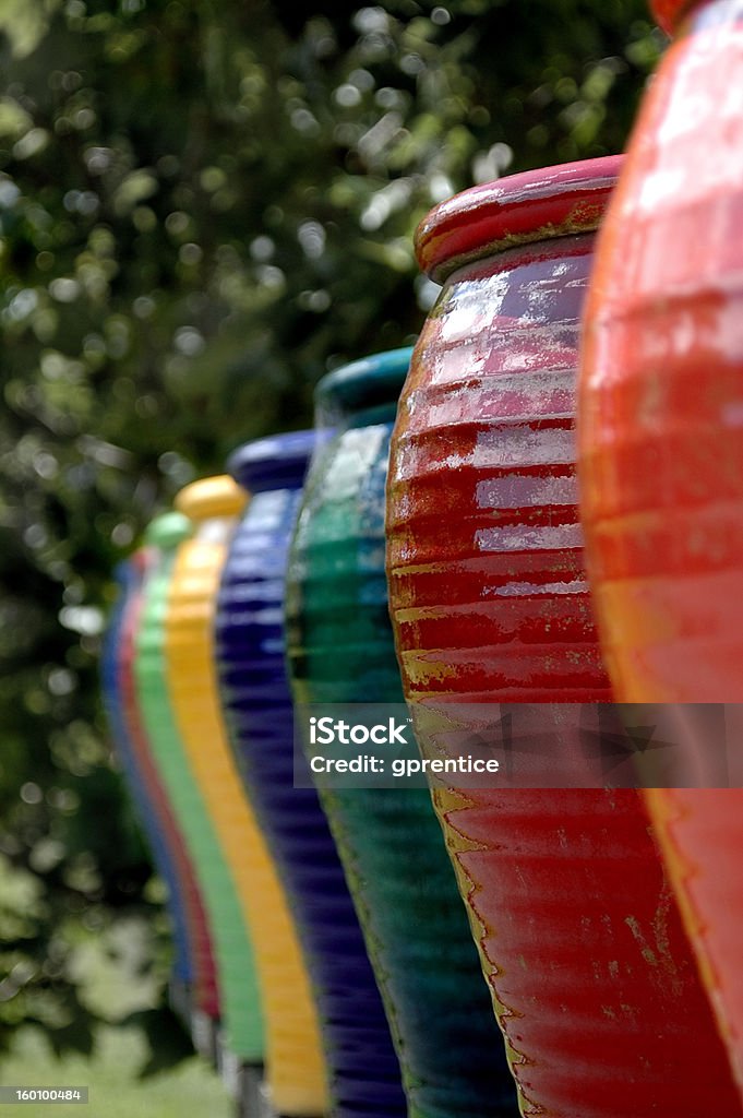 Fila di ceramica colorata - Foto stock royalty-free di Ambientazione esterna