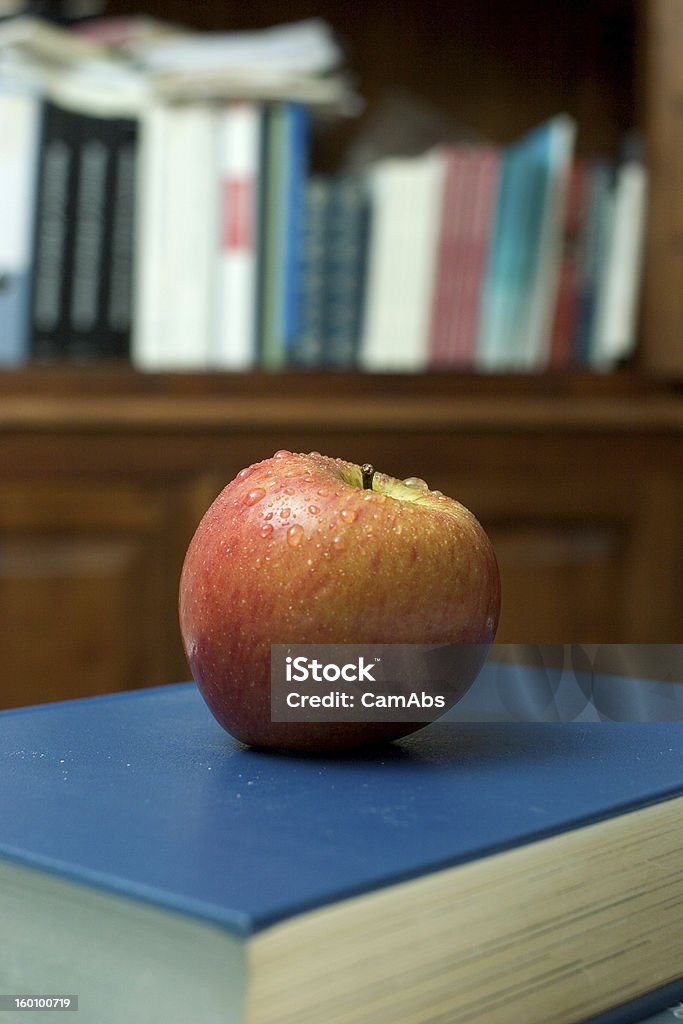apple e livros - Foto de stock de Aprender royalty-free