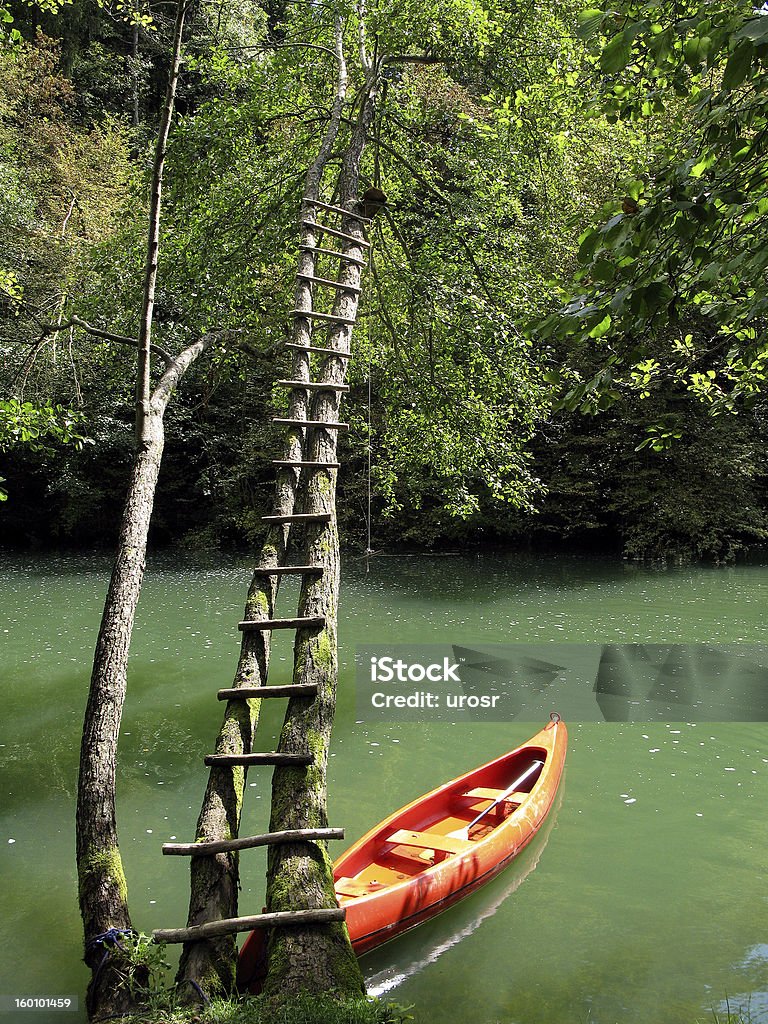 Rouge canoë de la rivière de Krka-Slovénie - Photo de Aventure libre de droits