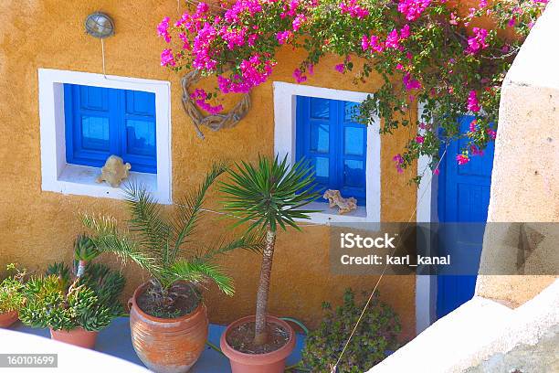 Blue Ventanas De Grecia Foto de stock y más banco de imágenes de Azul - Azul, Creta, Cristal - Material