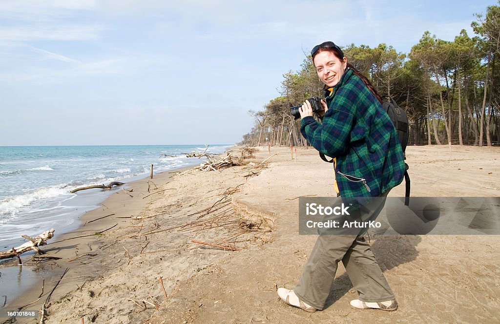 여자아이 해변 - 로열티 프리 나무 스톡 사진