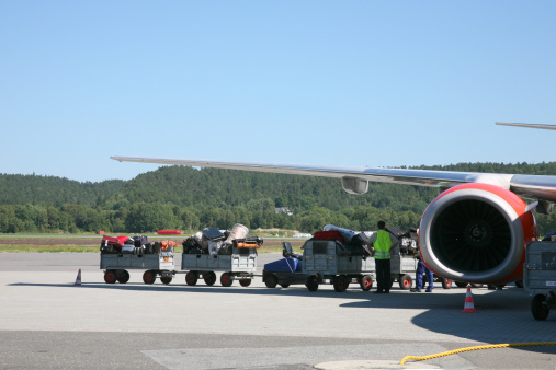 Handling of luggage at the aircraft