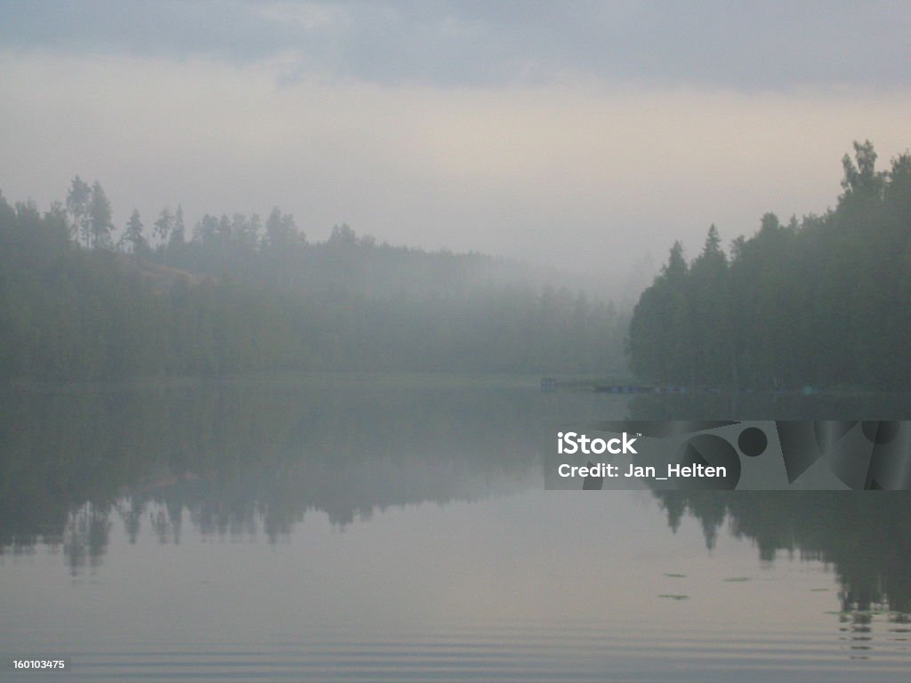 Niebla al lago - Foto de stock de Agua libre de derechos