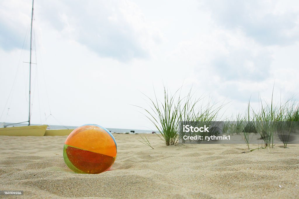 Ballon de plage et bateau - Photo de Balle ou ballon libre de droits