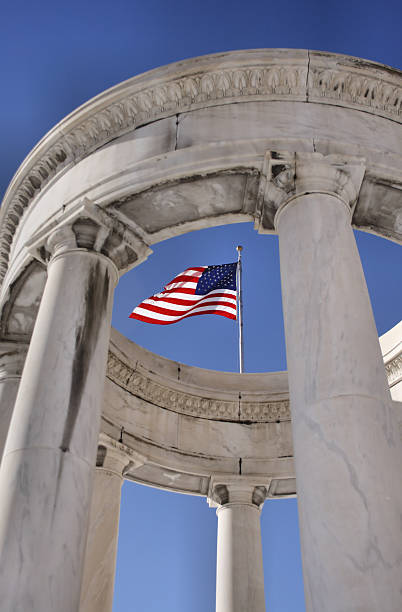 istock American flag through round memorial 160110936