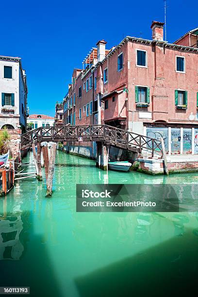 Puente Y Canal En Venecia Casas Foto de stock y más banco de imágenes de Agua - Agua, Aire libre, Arquitectura