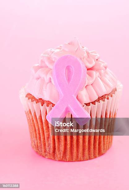 Pink Ribbon Cupcake Stockfoto und mehr Bilder von Band - Band, Begriffssymbol, Benefiz-Veranstaltung