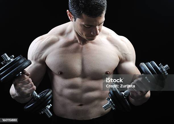 완벽한 숫나사 시체bodybuilder 부과하는 놀라운 건강한 생활방식에 대한 스톡 사진 및 기타 이미지 - 건강한 생활방식, 근육질 남자, 근육질 체격