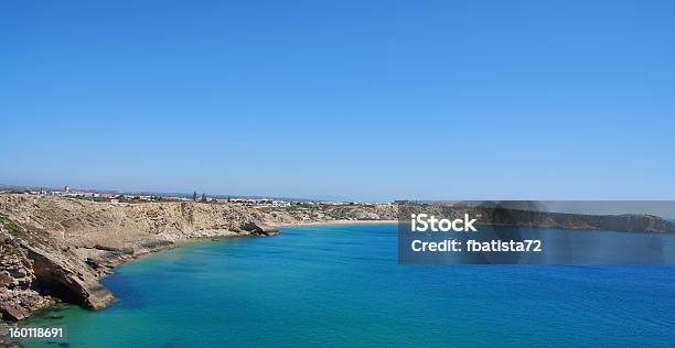 Le Scogliere A Costa Vicino Sagres Punto In Portogallo - Fotografie stock e altre immagini di Algarve