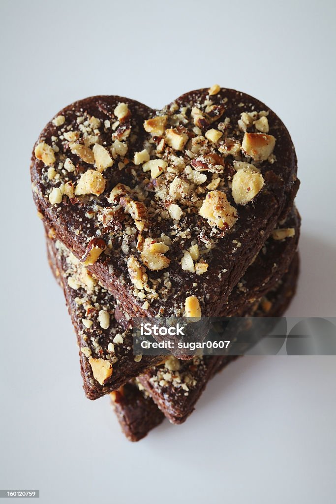 Schokoladen Herzen von cookies mit zerstoßenen Haselnüssen - Lizenzfrei Backen Stock-Foto