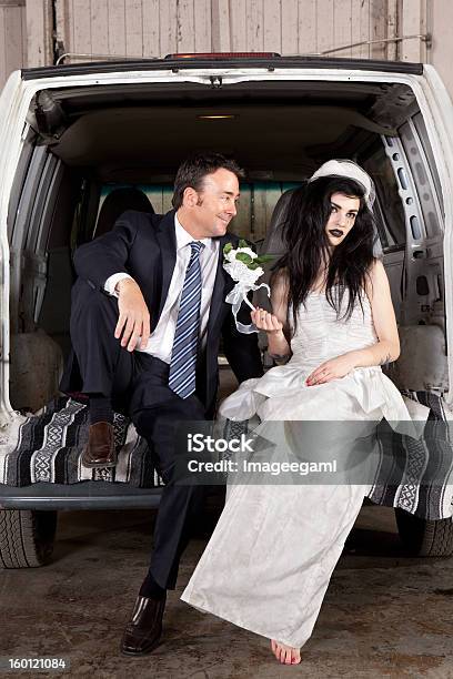 Matrimonio Disenchanted Sposa Chiama - Fotografie stock e altre immagini di Matrimonio - Matrimonio, Imbarazzo, Viaggio di nozze