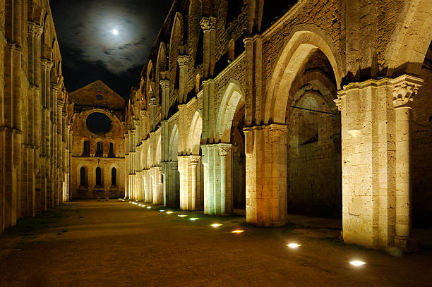 san galgano vollmond - san galgano stock-fotos und bilder