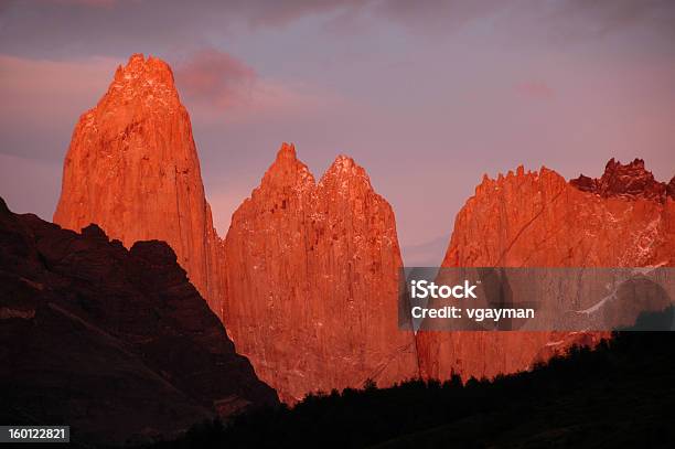Torres Sonnenaufgang Stockfoto und mehr Bilder von Alpenglühen - Alpenglühen, Berg, Blau