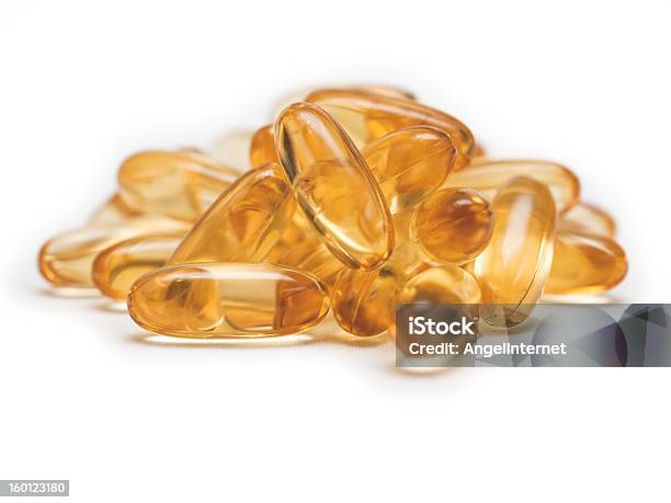 Cápsulas De Aceite De Pescado Foto de stock y más banco de imágenes de Aceite de hígado de pescado - Aceite de hígado de pescado, Aceite de pescado, Asistencia sanitaria y medicina