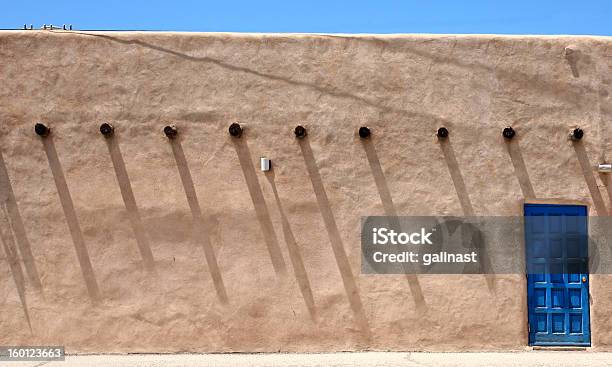 Foto de Blue Door e mais fotos de stock de Novo México - Novo México, Santa Fé, Adobe