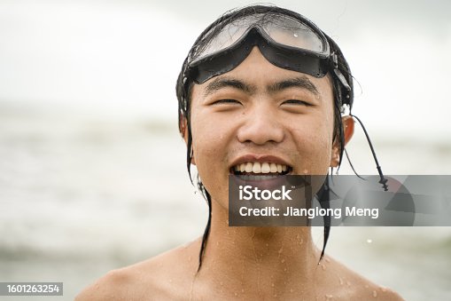 istock A boy running on a happy vacation by the sea 1601263254