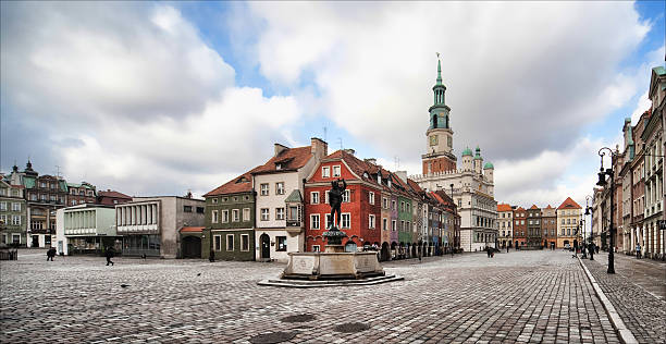 istock Cobblestone square and townhall in Poznan 160135066