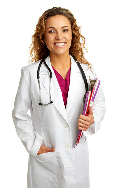 bella femmina medico con appunti sorridente - lab coat women one person female foto e immagini stock
