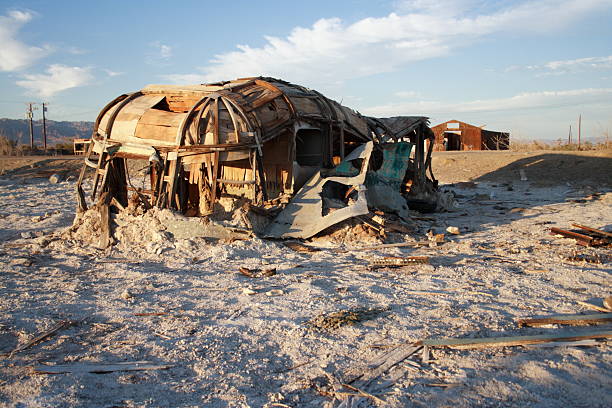 abbandonato trailer - bombay beach foto e immagini stock