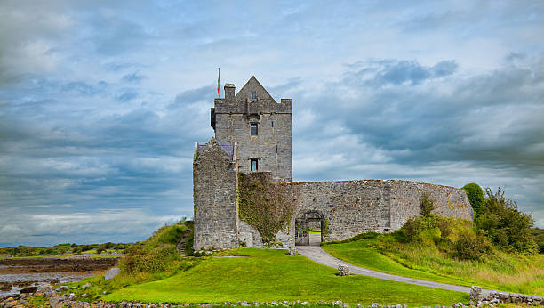 château dunguire - kinvara photos et images de collection