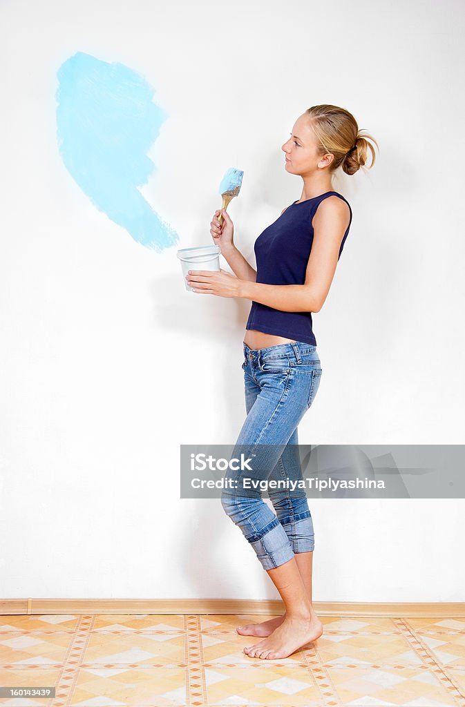 Menina Pintar as paredes - Royalty-free Adulto Foto de stock