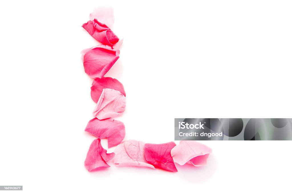Rosa petalo lettera capitale-L - Foto stock royalty-free di Bellezza naturale