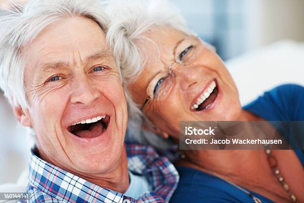 Weise Lachen Stockfoto und mehr Bilder von Aktiver Senior - Aktiver Senior, Alter Erwachsener, Attraktive Frau