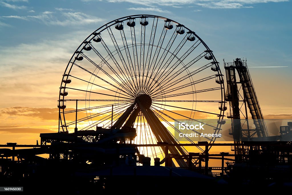 Parque de diversões ao pôr do sol - Royalty-free Wildwood Foto de stock