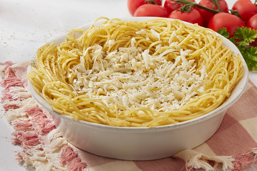 Preparing Spaghetti Bolognese Pie with Garlic Toast