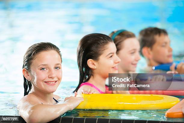 Schwimmunterricht Stockfoto und mehr Bilder von Lernen - Lernen, Schwimmbecken, Schwimmen
