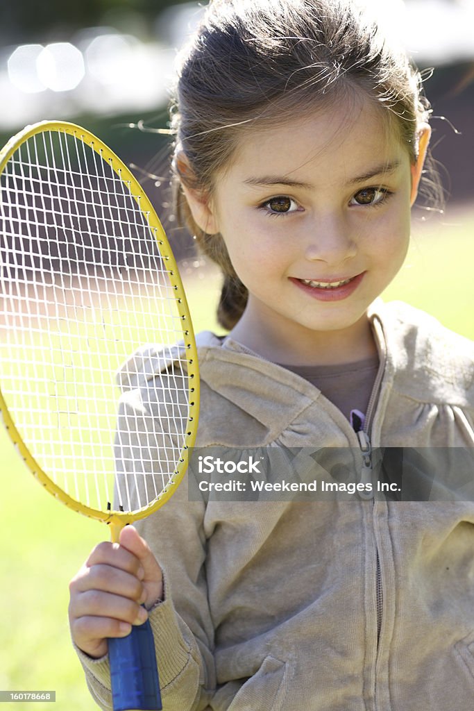 Bambino giocare a badminton - Foto stock royalty-free di Badminton - Sport