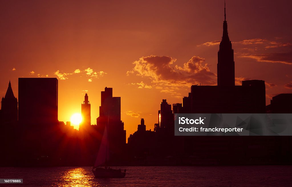 El horizonte de Manhattan East River, Nueva York - Foto de stock de Puesta de sol libre de derechos