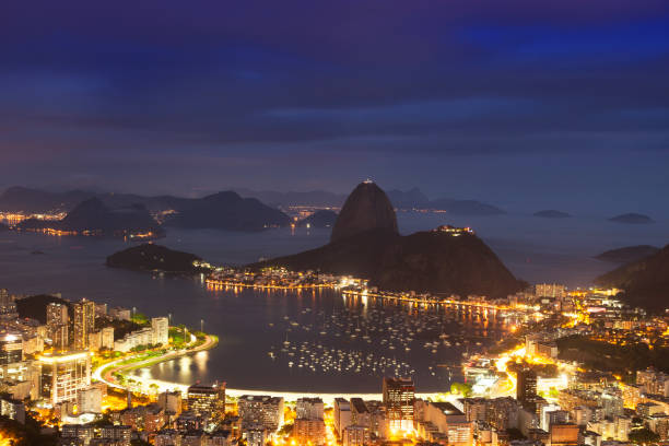 rio de janeiro - rio de janeiro sugarloaf mountain beach urca photos et images de collection