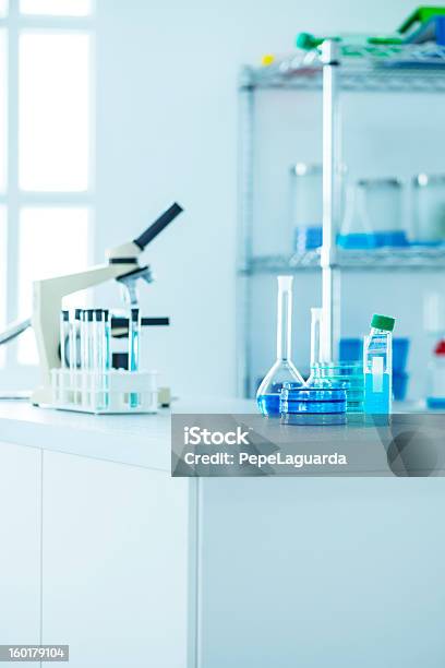 Foto de Investigação Em Laboratório e mais fotos de stock de Laboratório - Laboratório, Esparso, Limpo