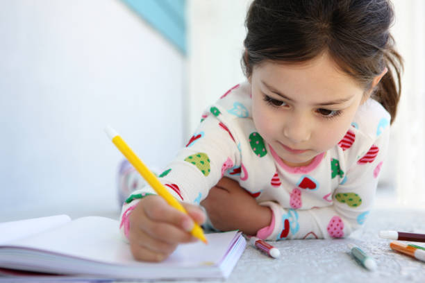 istock Painting girl 160179234