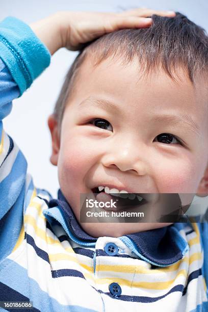 Niño Sonriente Feliz Asiática Foto de stock y más banco de imágenes de Niño - Niño, 2-3 años, Aire libre