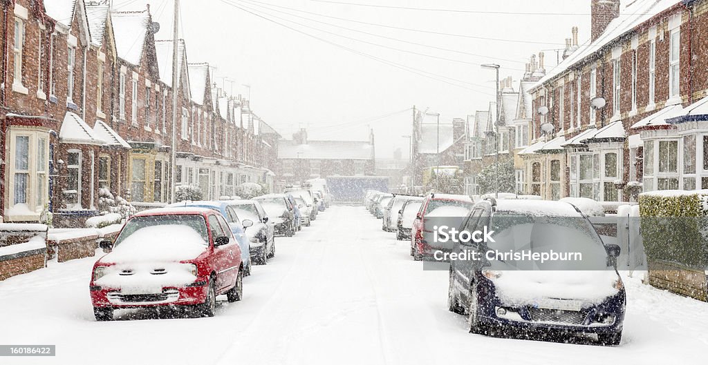 Rue typique au Royaume-Uni dans la neige - Photo de Royaume-Uni libre de droits