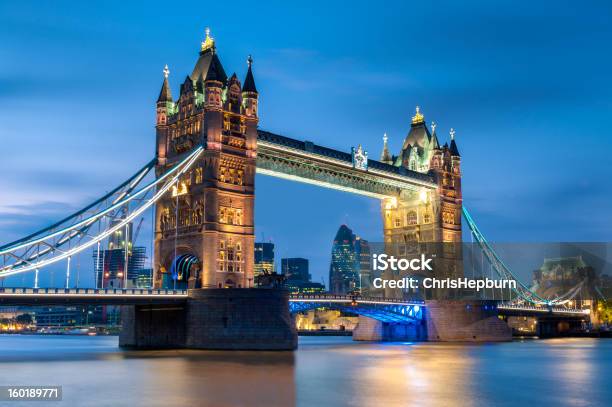 Tower Bridge Londra Inghilterra - Fotografie stock e altre immagini di Estate - Estate, Tower Bridge, Ambientazione esterna
