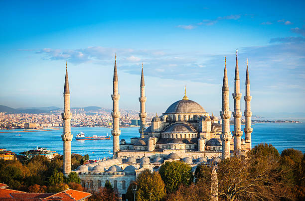 blaue moschee in istanbul - minarett stock-fotos und bilder