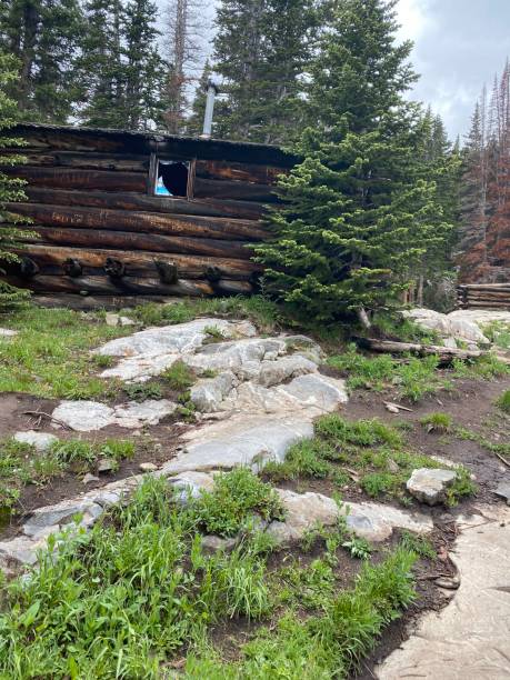 istock Out of the way cabin 1601961255