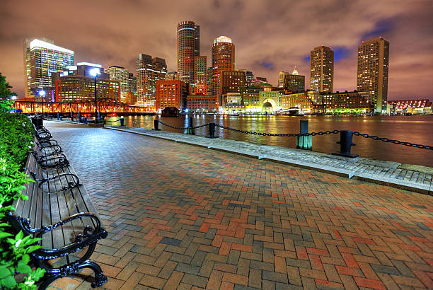 보스턴 시내 리버워크 야간에만 - rowes wharf 뉴스 사진 이미지