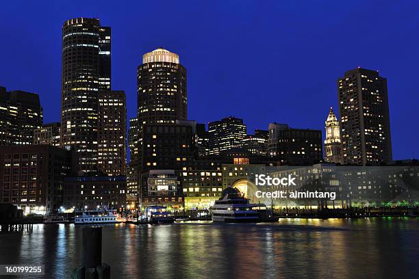 Porto Di Boston Waterfront A Notte - Fotografie stock e altre immagini di Acqua - Acqua, Ambientazione esterna, Architettura