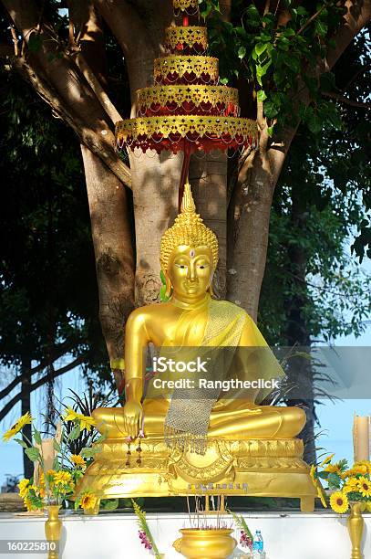 Goldenen Buddhastatue In Meditation Stockfoto und mehr Bilder von Architektur - Architektur, Asiatische Kultur, Asien