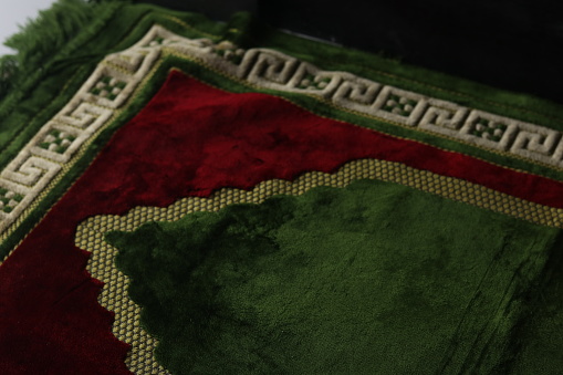 Sejadah: Prayer rug. Prayer carpet in Islam